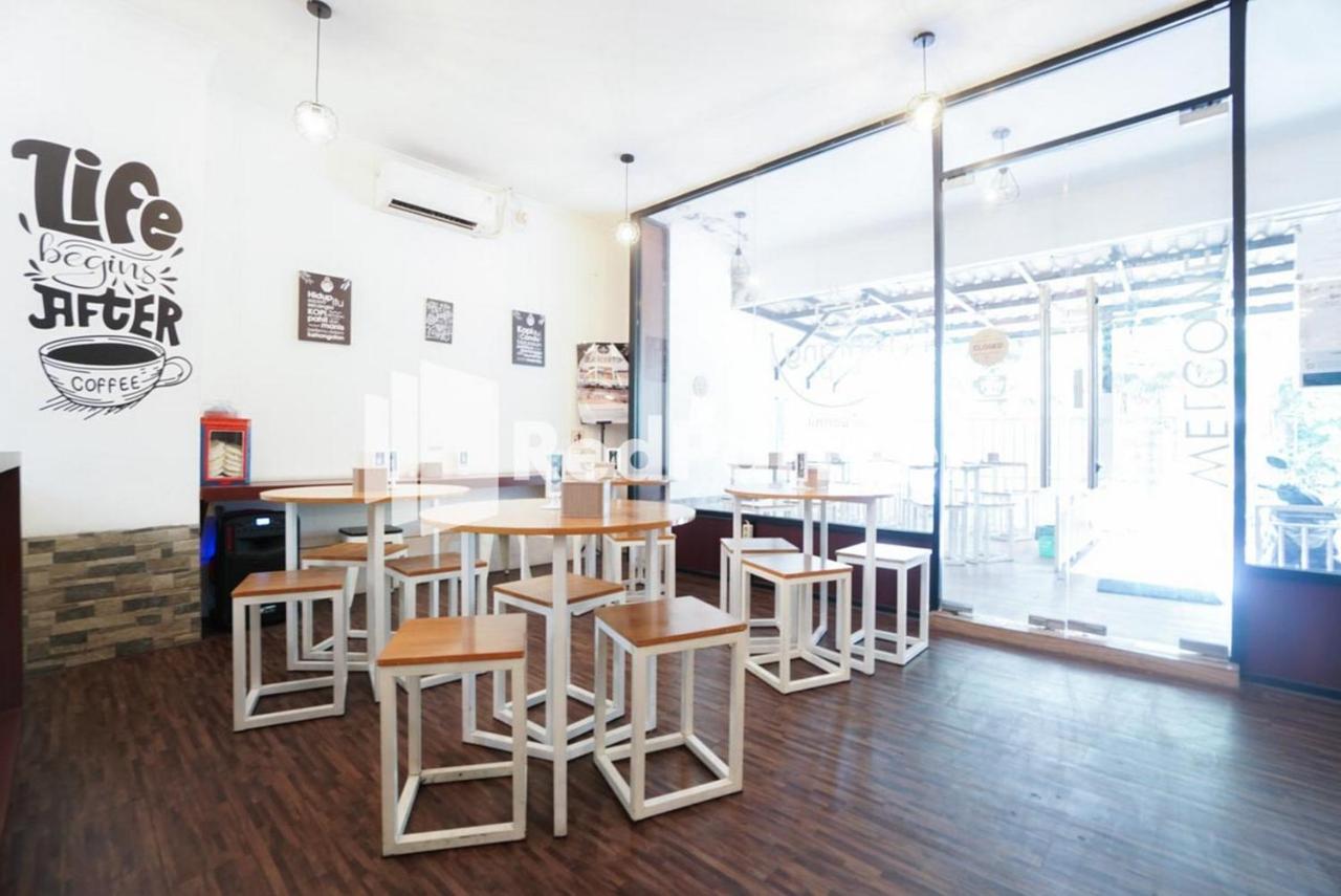 Eascot Hotel Mitra Reddoorz Jakarta Exteriör bild