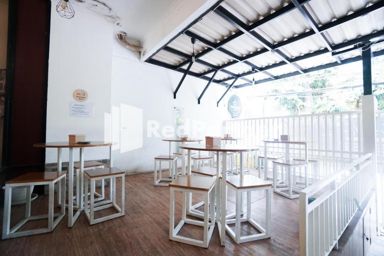 Eascot Hotel Mitra Reddoorz Jakarta Exteriör bild