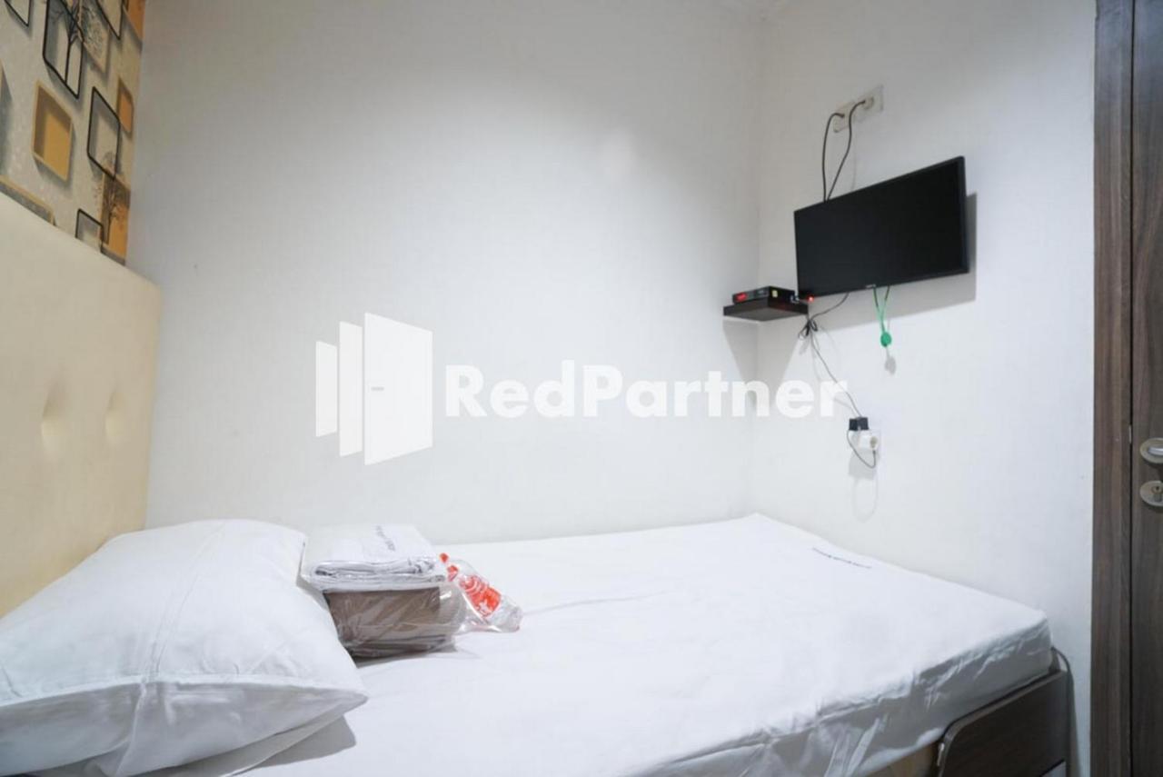 Eascot Hotel Mitra Reddoorz Jakarta Exteriör bild