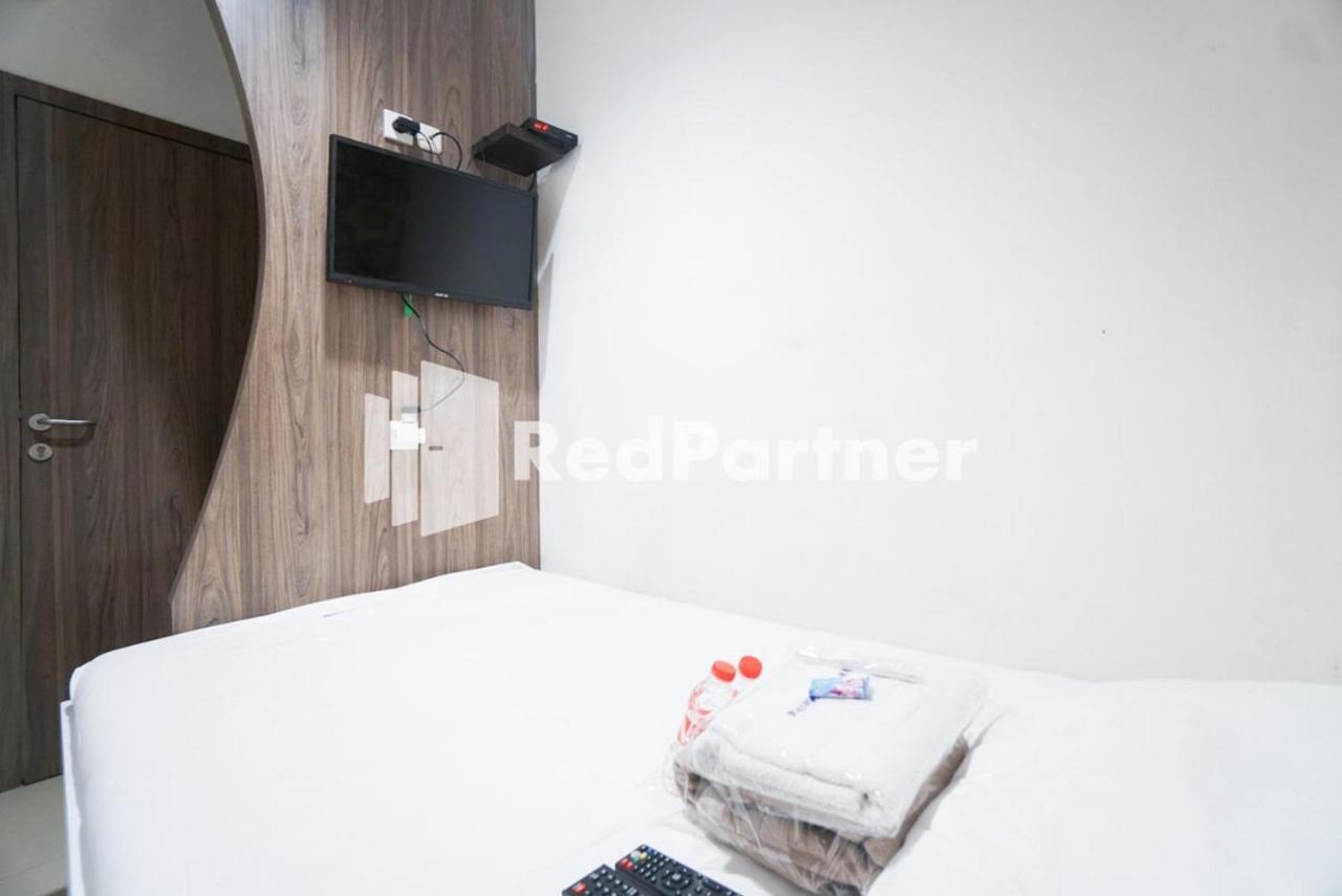 Eascot Hotel Mitra Reddoorz Jakarta Exteriör bild