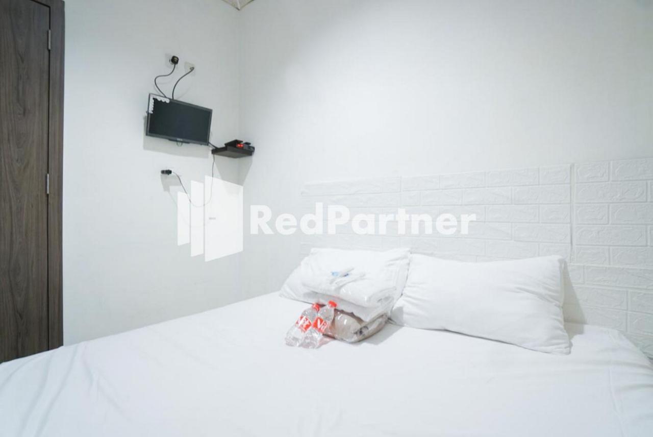 Eascot Hotel Mitra Reddoorz Jakarta Exteriör bild