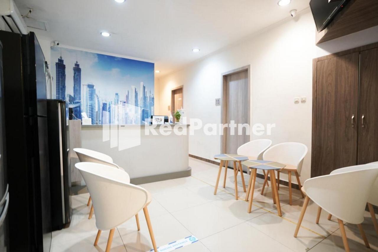 Eascot Hotel Mitra Reddoorz Jakarta Exteriör bild