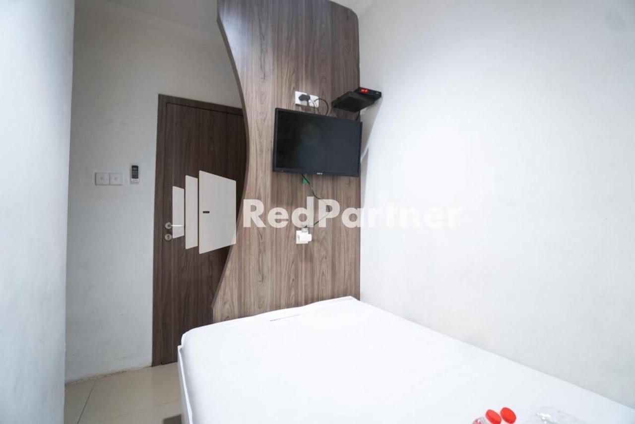 Eascot Hotel Mitra Reddoorz Jakarta Exteriör bild