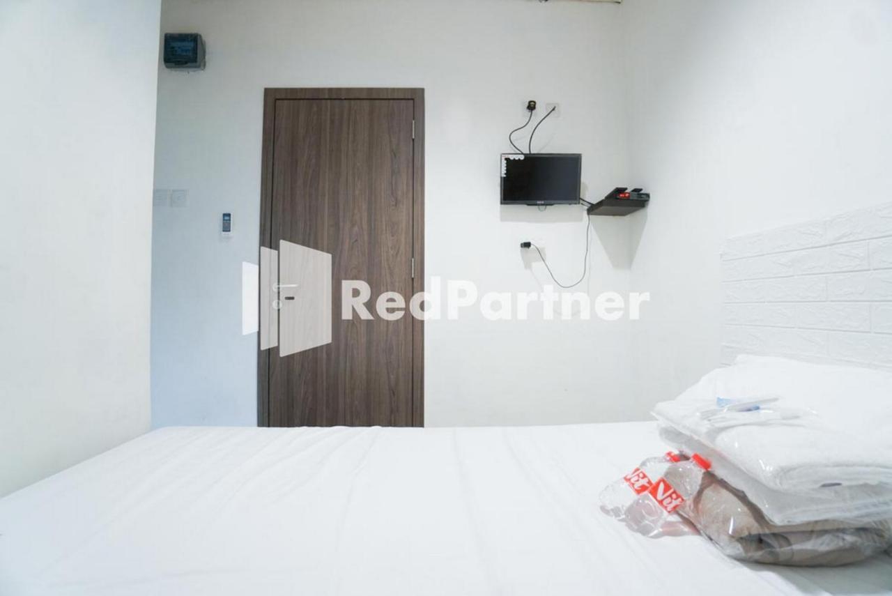 Eascot Hotel Mitra Reddoorz Jakarta Exteriör bild
