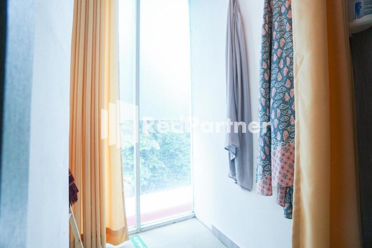 Eascot Hotel Mitra Reddoorz Jakarta Exteriör bild