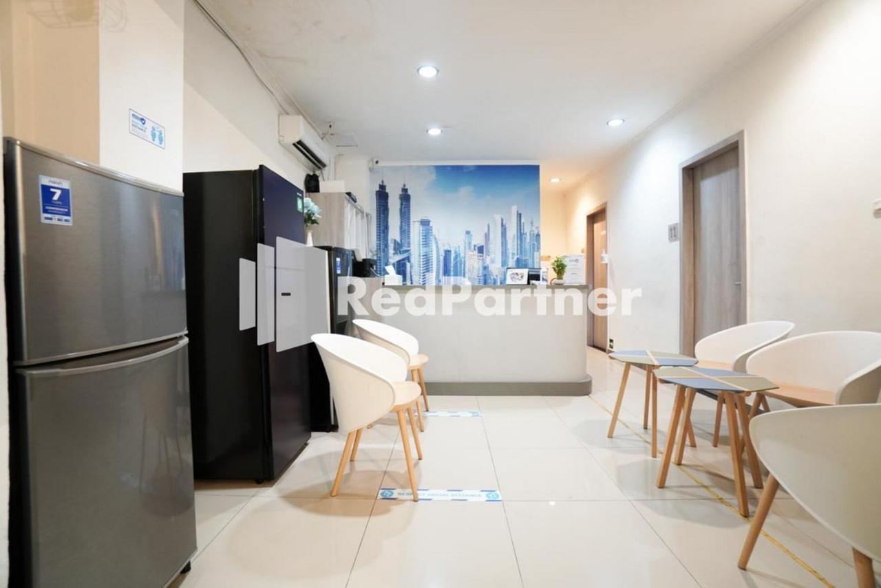 Eascot Hotel Mitra Reddoorz Jakarta Exteriör bild