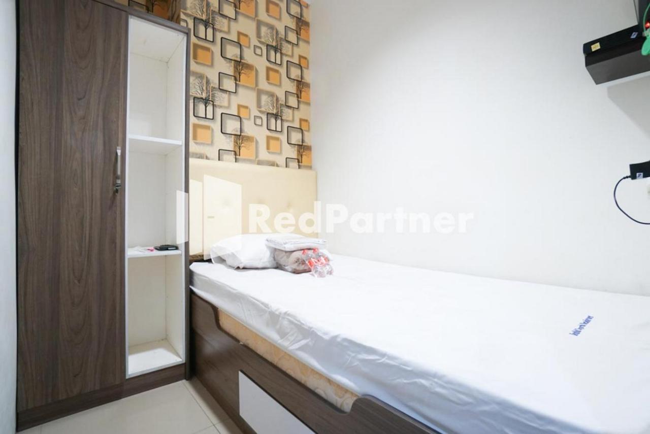 Eascot Hotel Mitra Reddoorz Jakarta Exteriör bild