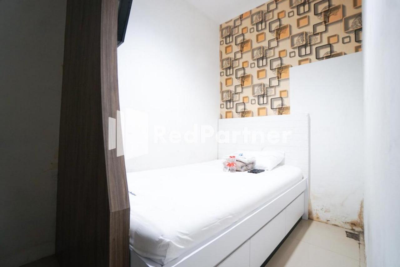 Eascot Hotel Mitra Reddoorz Jakarta Exteriör bild