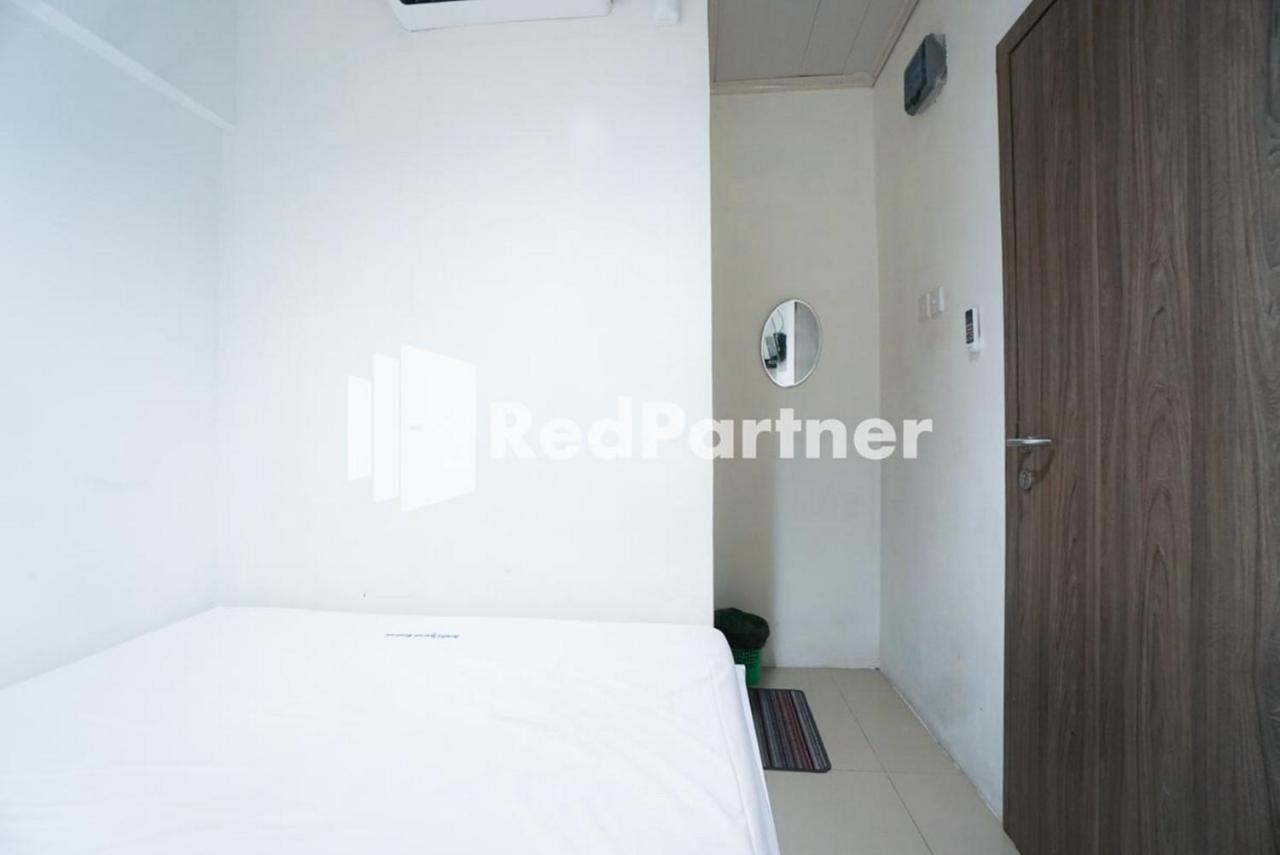 Eascot Hotel Mitra Reddoorz Jakarta Exteriör bild