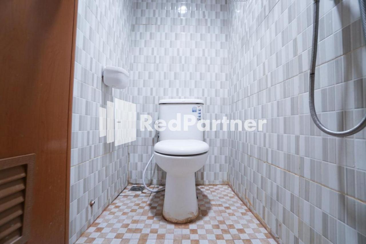 Eascot Hotel Mitra Reddoorz Jakarta Exteriör bild